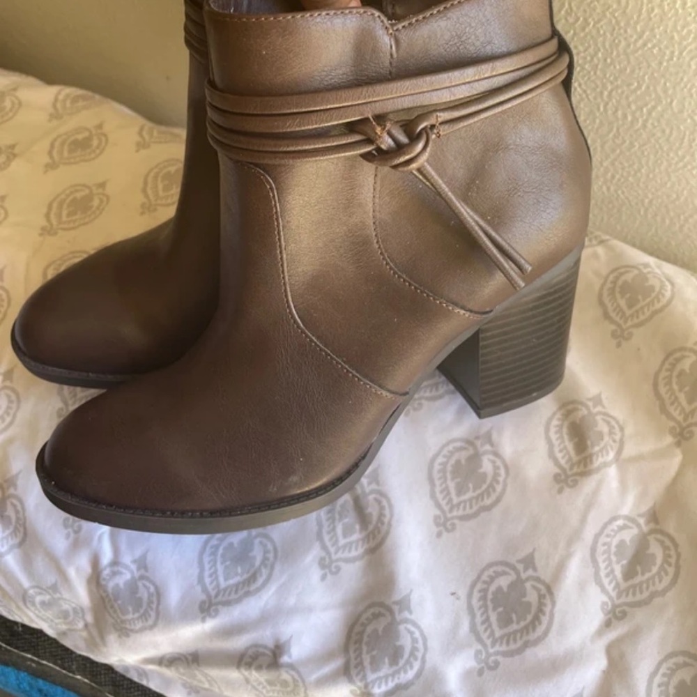 Me Too Brown Heeled Boots